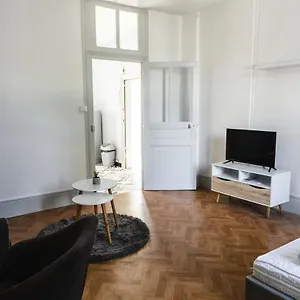 https://superbe-appartement-avec-parking-ferme-gratuit.hotels-rhonealpes.com